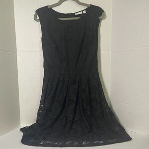 New York & Company Black Sleeveless Lace Fit & Flare Dress Size 6